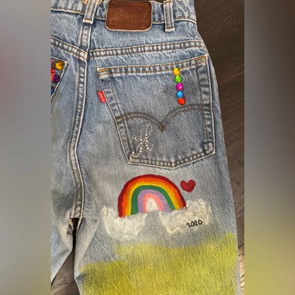 Levi's Women's Straight Leg Jeans with Artistic Patterns - Picture 5 of 11